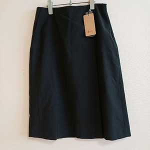 택 달린 지스튜디오 미디 스커트 4만원에 판매합니다. 이미지