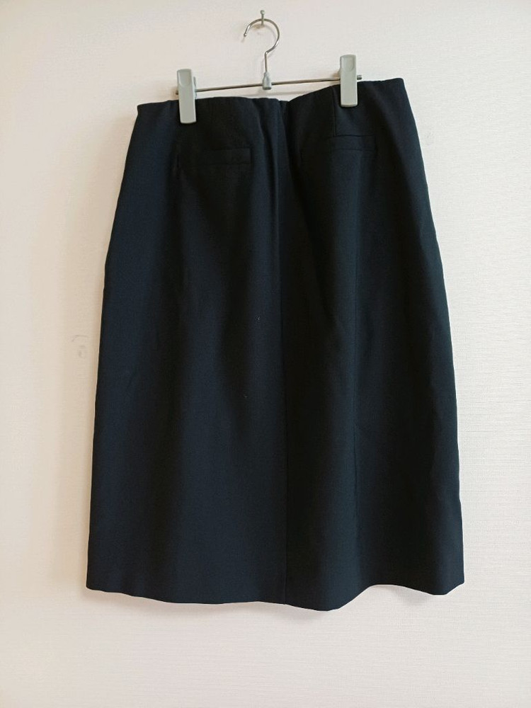 택 달린 지스튜디오 미디 스커트 4만원에 판매합니다. 이미지