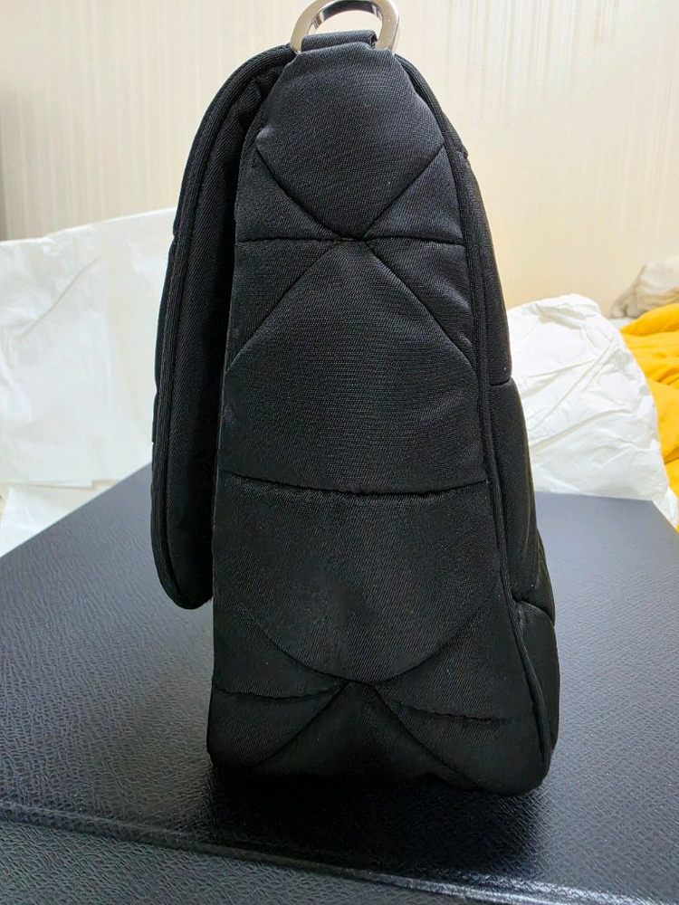 프라다 리나일론 패딩 숄더백 이미지