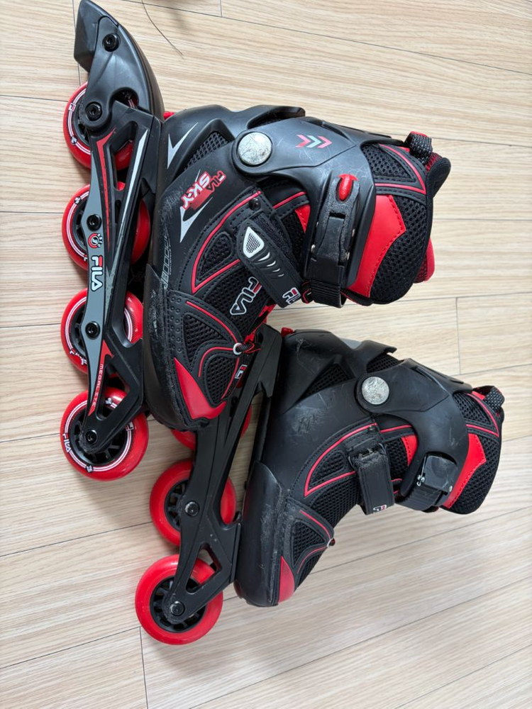 휠라 인라인스케이트 풀세트 (블랙&레드 / 215-240 / 7만원)--2