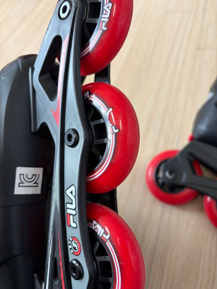 휠라 인라인스케이트 풀세트 (블랙&레드 / 215-240 / 7만원)--3