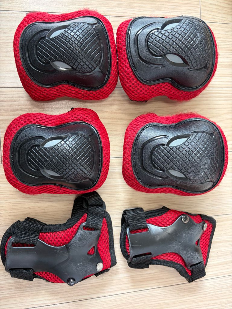 휠라 인라인스케이트 풀세트 (블랙&레드 / 215-240 / 7만원)--8