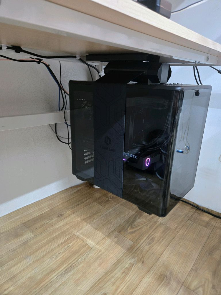 창원 고사양 PC 9800x3d 5070ti 32gb 1tb 하이엔드 피시 판매합니다.--2