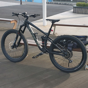 2021년식 트렉 레머디8 27.5 올마운트 MTB 사이즈M 팝니다.