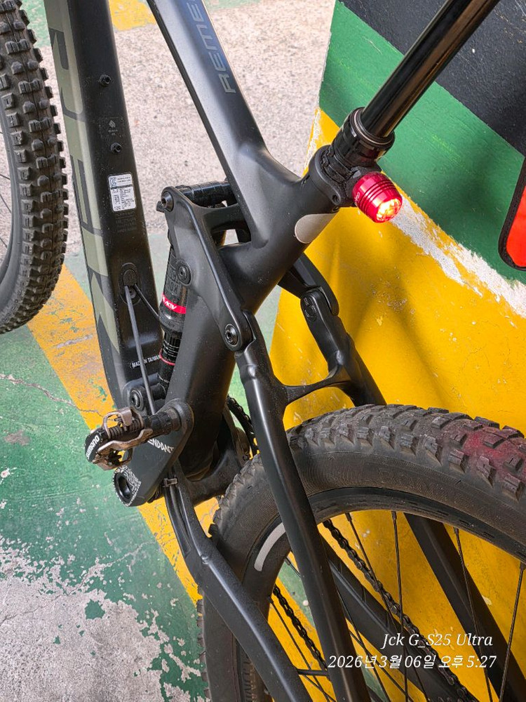 2021년식 트렉 레머디8 27.5 올마운트 MTB 사이즈M 팝니다.--4