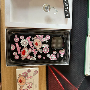 아이폰 15 pro max 맥세이프 케이스티파이 무라카미 다카시 콜라보 케이스 이미지