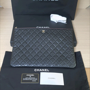 샤넬 캐비어 클러치백 라지 샴골 새상품급 정품(감정O)구찌프라다루이비통디올고야드셀린느보테가생로랑발렌시아가버버리가방