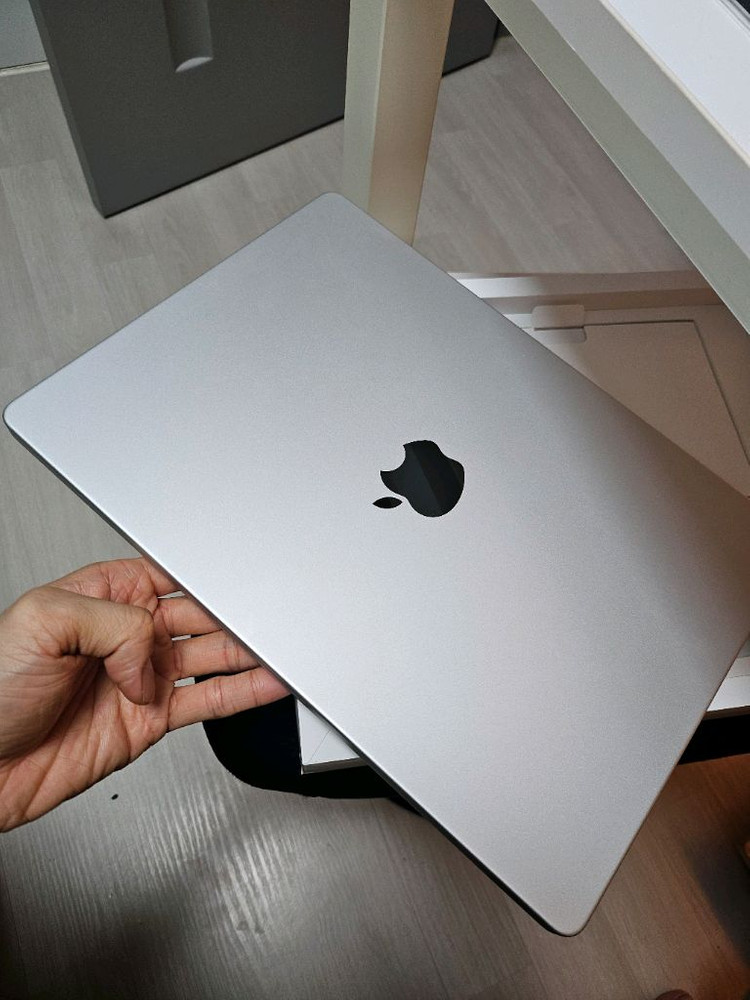 M1 맥북 프로 14인치 32g 1TB 판매 이미지