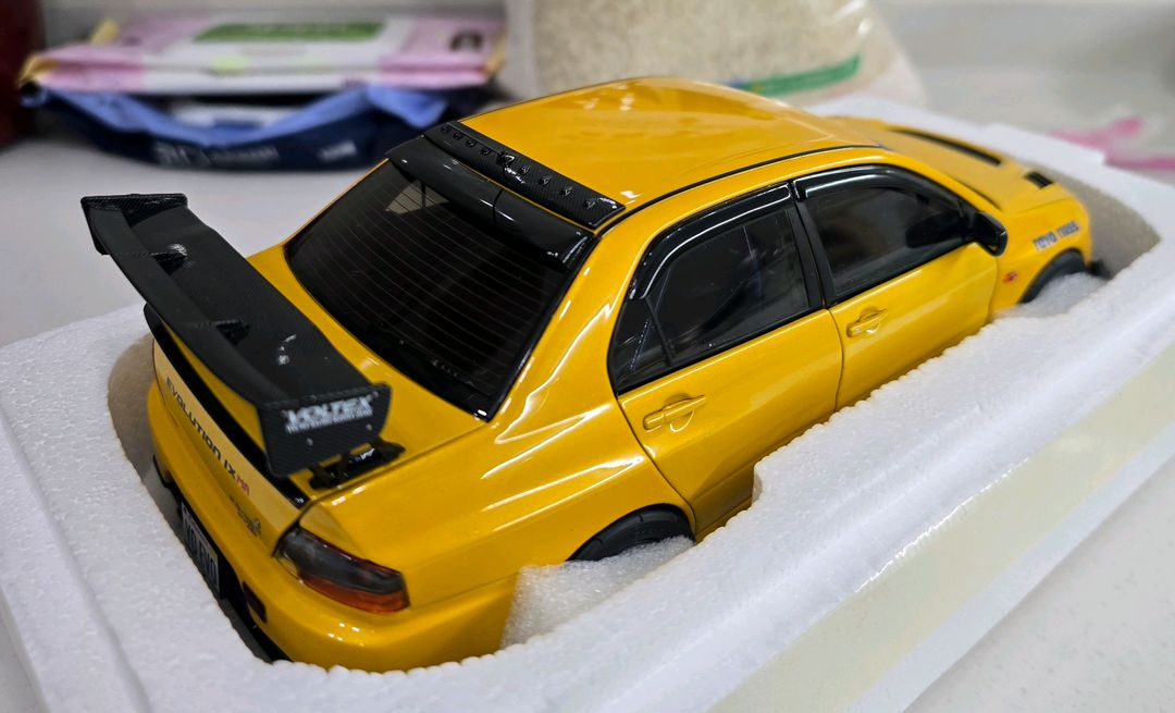 1:18 다이캐스트 evo9 이미지