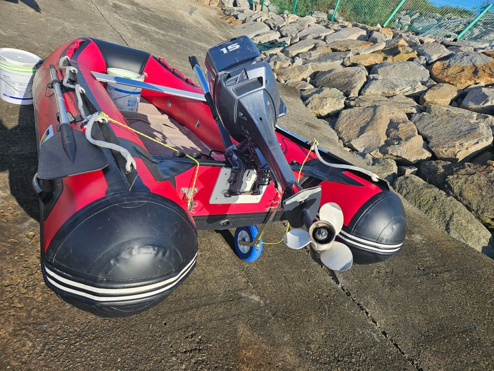 상태 굿) 공기보트 330 +야마하 15마력 엔진 풀세트 판매 (엔진수레 / 자동에어펌프 포함) 이미지