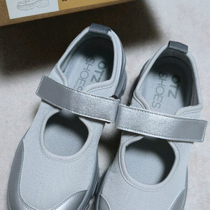 오찌 로미타 플랫폼 벨크로 메리제인 실버