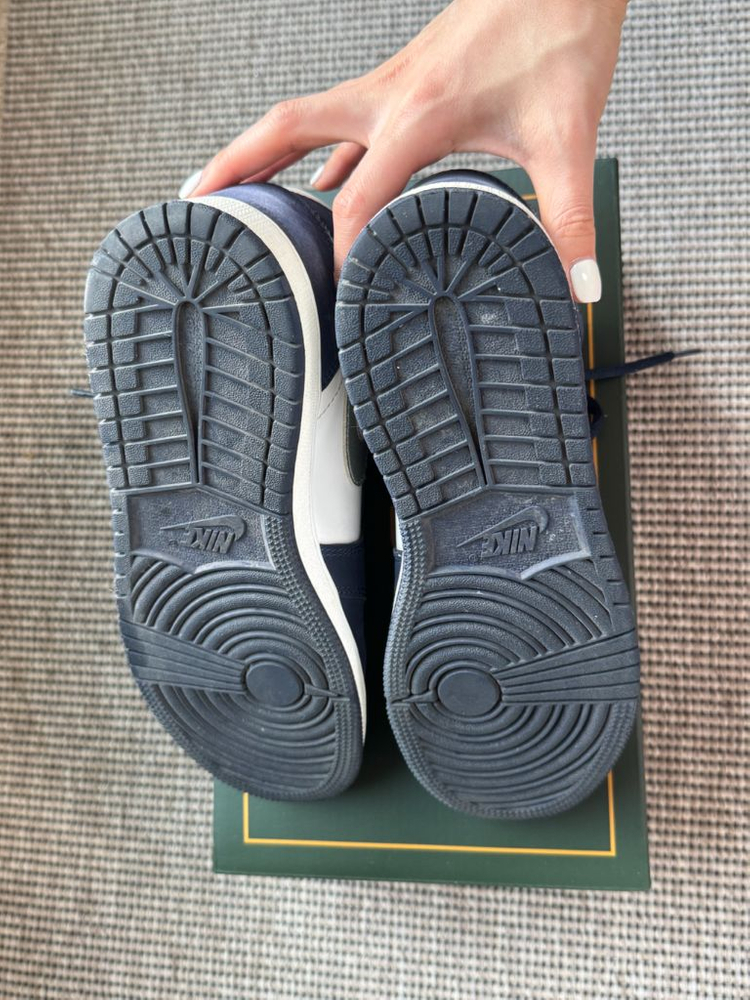 나이키 에어조던1 미드나잇 네이비 235 이미지