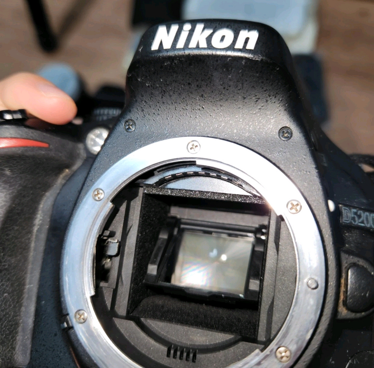 니콘dslr d5200 풀박스 세트+단렌즈+삼각대 S급--1