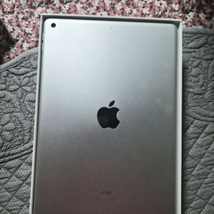 아이패드8세대 32g + 애플펜슬 1세대 리퍼신품, 배터리 81% 박풀 이미지