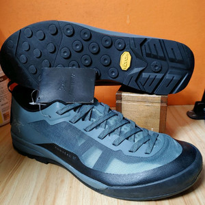 (새상품)아크테릭스 컨실LT 비브람그립(US10사이즈280)