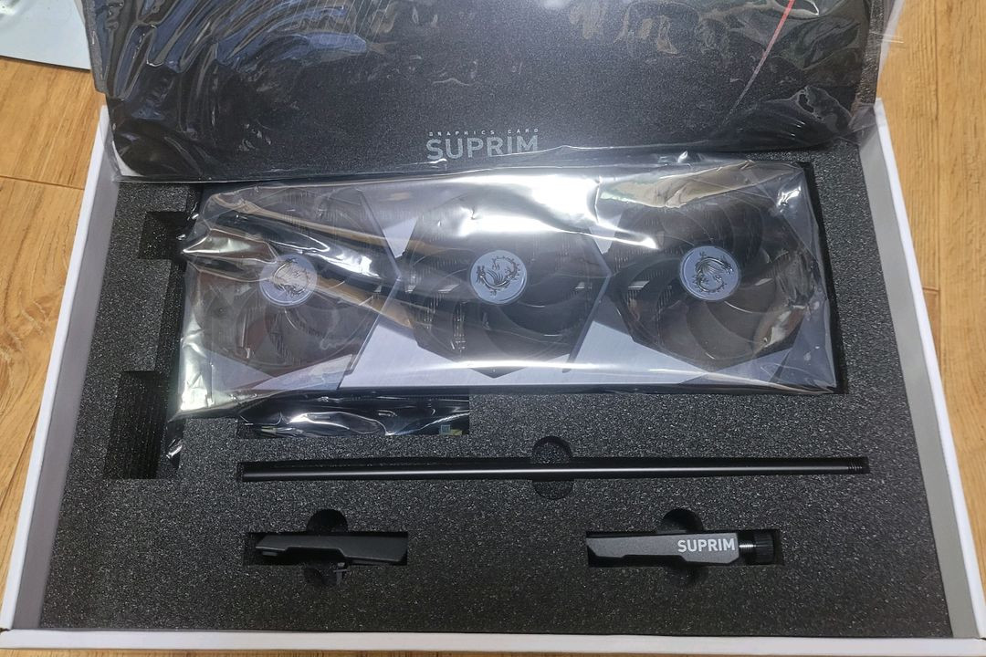 MSI 지포스 RTX 3080 10G 슈프림 그래픽 카드 팝니다--2