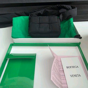 보테가 베네타 패딩 카세트백 미니 (상태 매우 좋음)