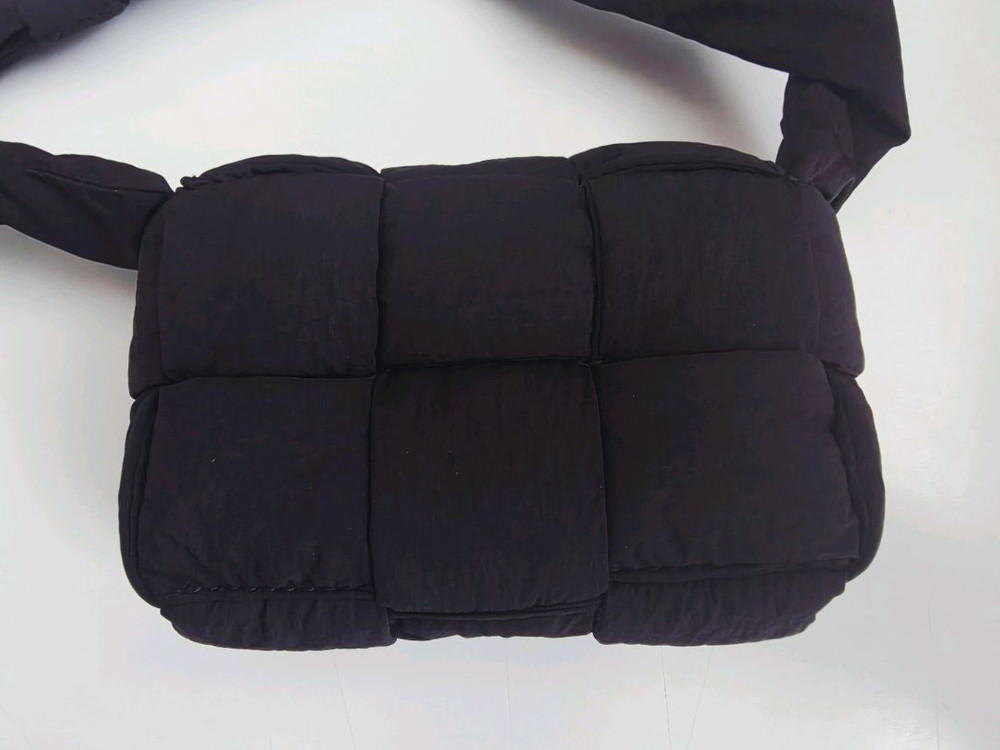 보테가 베네타 패딩 카세트백 미니 (상태 매우 좋음) 이미지