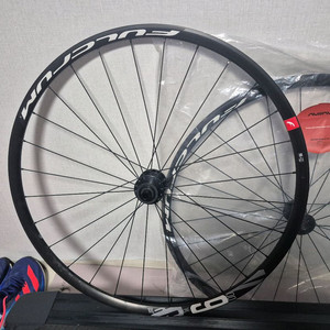 펄크럼 레이싱 900 DB 로드 휠셋 스램바디 이미지