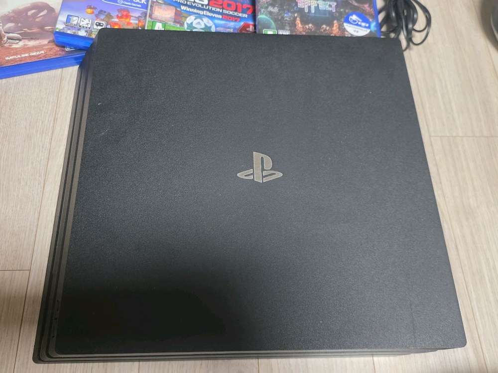 ps4 pro 본체+컨트롤러2개+vr세트 팝니다. 이미지
