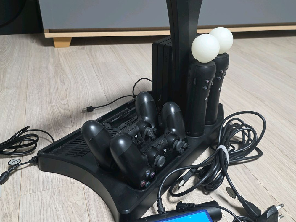 ps4 pro 본체+컨트롤러2개+vr세트 팝니다. 이미지