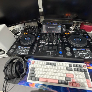 xdj-rx3 새것같은중고 , 헤드폰,스피커 포함 팝니다