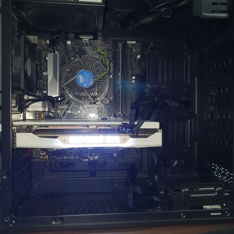 i7 9700f gtx1660ti 게이밍 pc 데스크탑 컴퓨터 본체 처분!--1