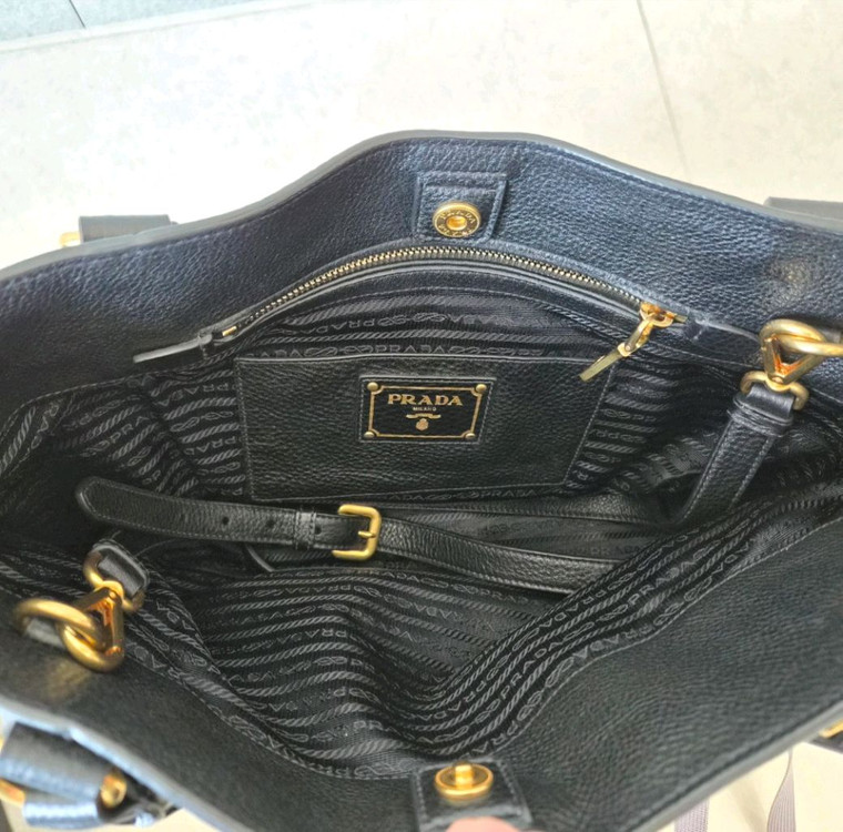 PRADA 프라다 다이노 레더 토트 BN2435 블랙 / 백화점구매 / A4수납 / 스트랩--3