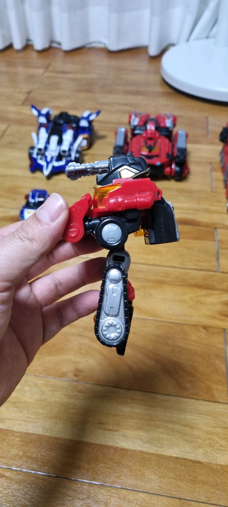 또봇 4단합체 기간트세이버,스톰조,타이탄 판매합니다--2