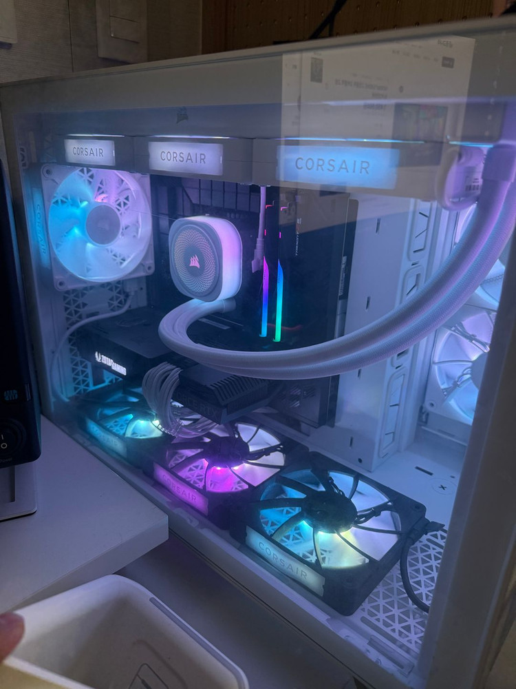 i7-14700KF, RTX3070, 커세어 케이스 등 PC본체 팝니다.--1