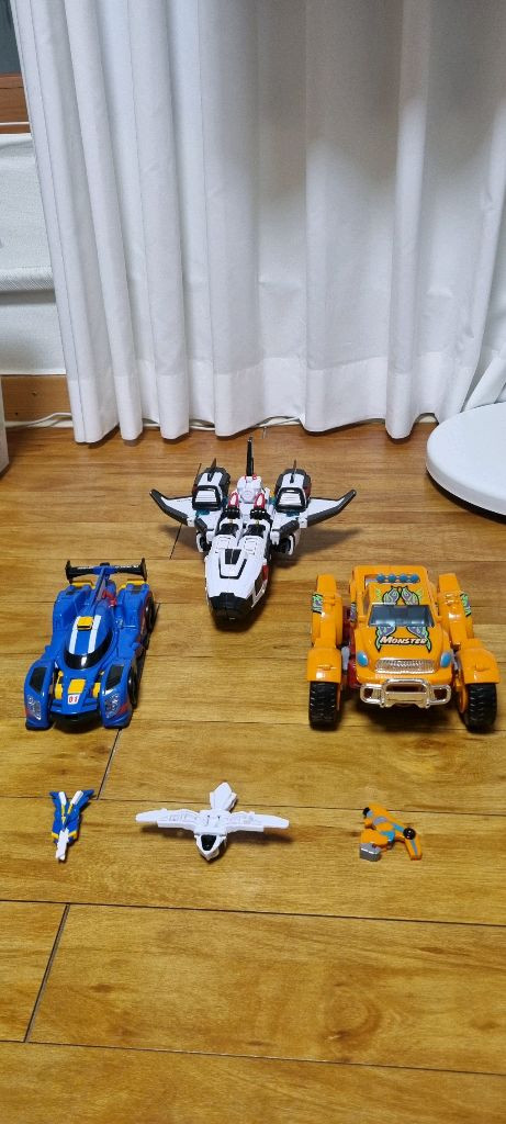 또봇V 스피드,로켓,몬스터 6단 합체 마스터V 판매합니다--1