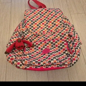 키플링 정품 백팩+키링 포함-(가:27,세:35,폭:16)거의 새것에 가