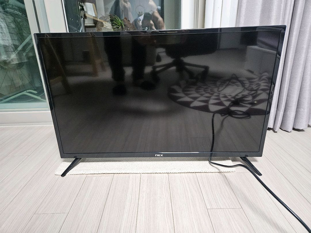 32인치 TV및 컴퓨터 모니터 이미지