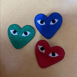 꼼데 하트 뱃지 이미지