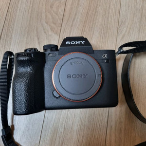 소니 A7M4 이미지