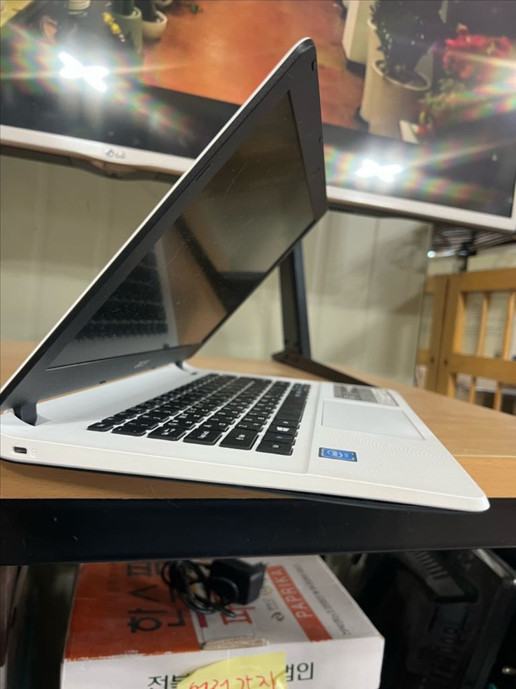 (무료배송)Acer 슬림형 화이트노트북 이미지