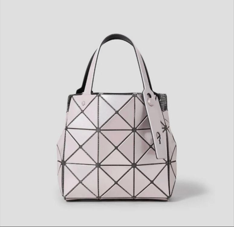 이세이미야케 바오바오 캐럿 미니 화이트베이지 이미지