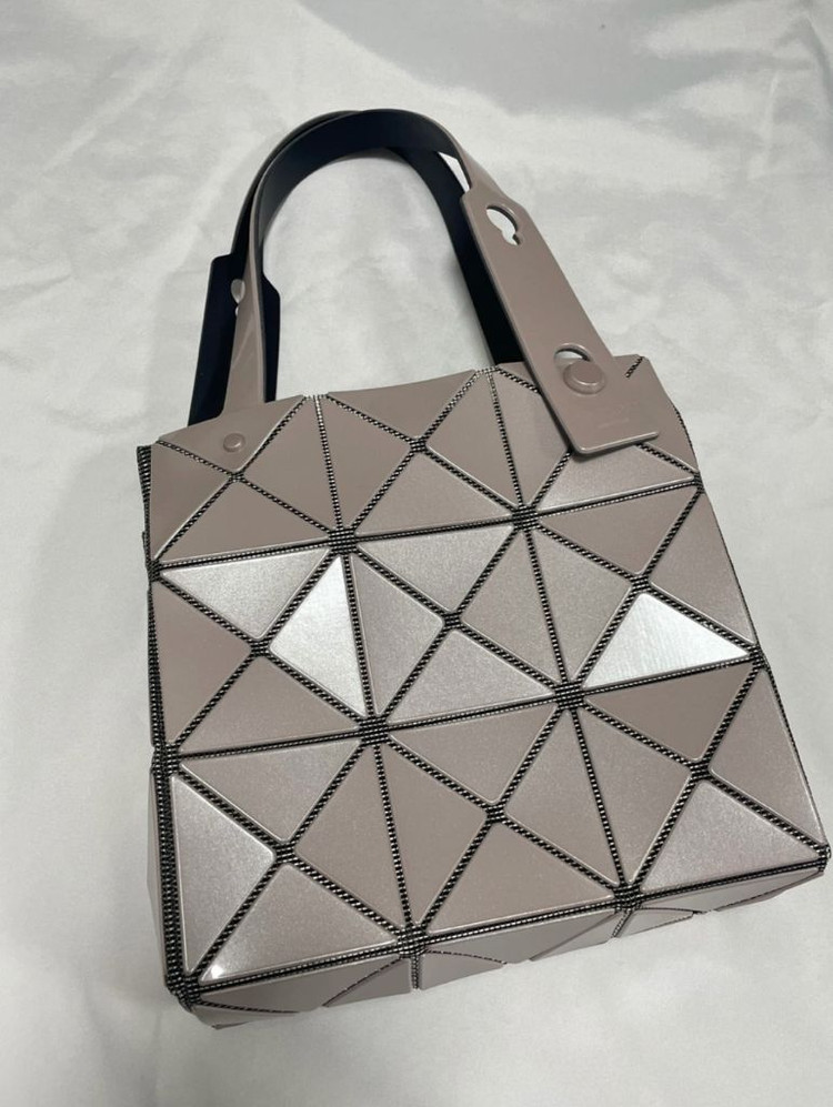 이세이미야케 바오바오 캐럿 미니 화이트베이지 이미지