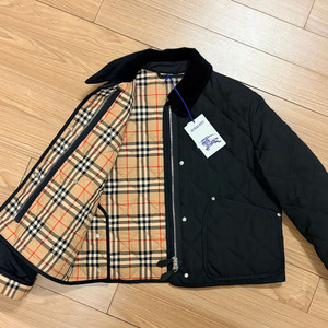 버버리 랜포드 크롭 다이이몬드 퀼팅 반 자켓