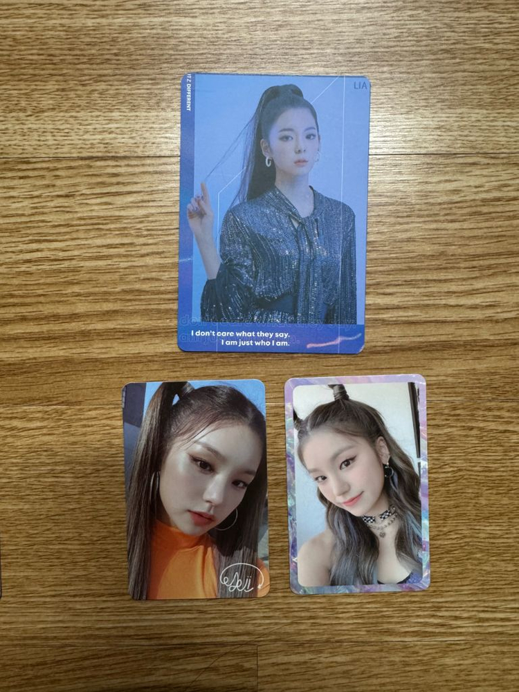[급처/레어] 있지(ITZY) 데뷔 및 워너비 앨범 2종 + 한정판 포토북 2종 + 포카 7장 일괄 이미지