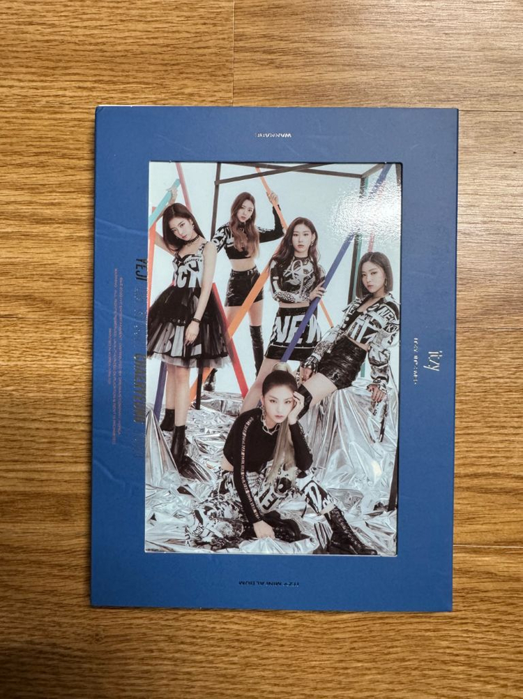 [급처/레어] 있지(ITZY) 데뷔 및 워너비 앨범 2종 + 한정판 포토북 2종 + 포카 7장 일괄 이미지