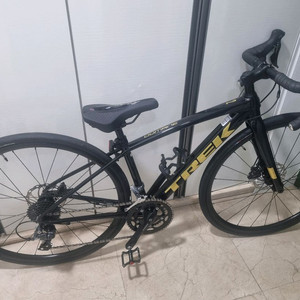 트랙(트렉) 도마니 al2 디스크 로드자전거 팝니다. 이미지