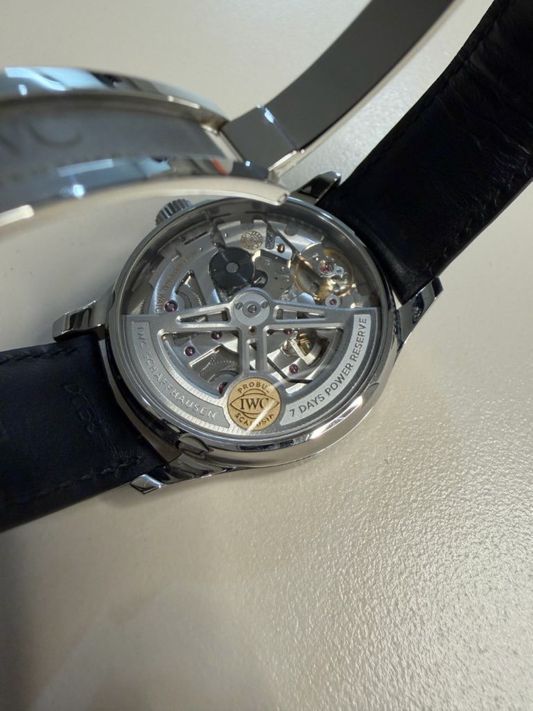 IWC 포르투기저 세븐데이즈 부엉이 이미지