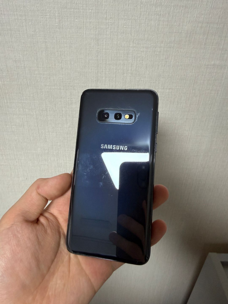 갤럭시 S10e 이미지