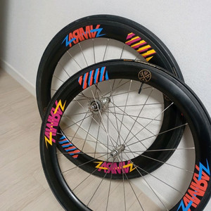 아르마웨폰6 휠셋 판매 엔진11언노운콘스탄틴도스노벤타위아위스룩치넬리펠트도란벨로바이크