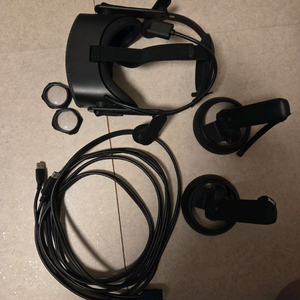 리버브 G1 VR 헤드셋 + 컨트롤러 세트 이미지