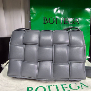 {클로젯}[Os]보테가베네타 패디드 레더 카세트백 썬더 이미지
