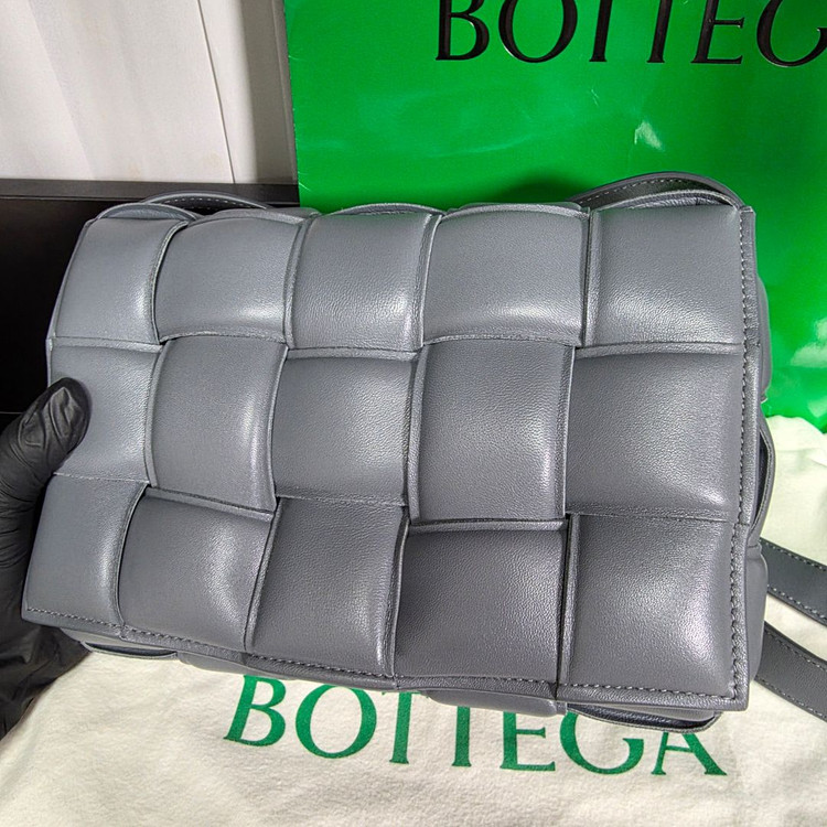 {클로젯}[Os]보테가베네타 패디드 레더 카세트백 썬더 이미지