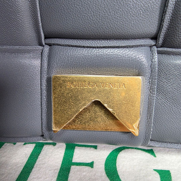 {클로젯}[Os]보테가베네타 패디드 레더 카세트백 썬더 이미지