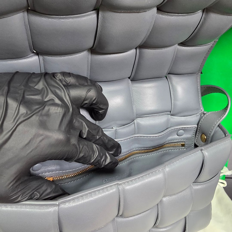 {클로젯}[Os]보테가베네타 패디드 레더 카세트백 썬더 이미지